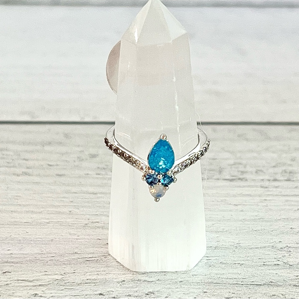 Elegant Silver and Blue Gemstone Ring